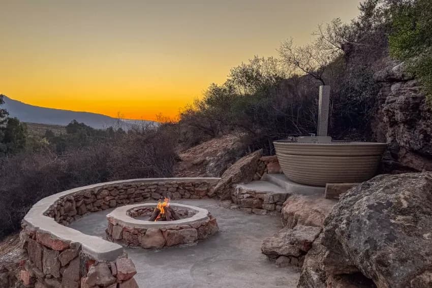 Ananda Cabin hot tub by firepit
