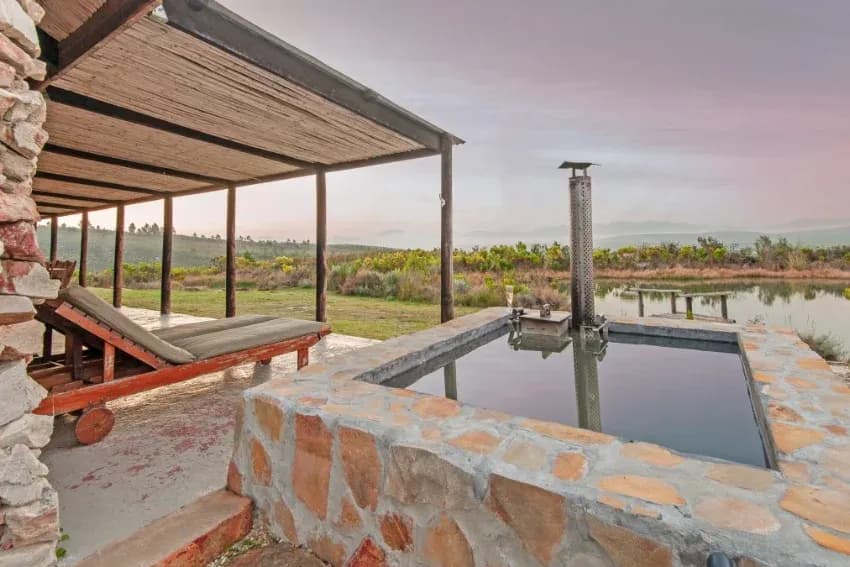 Black Eagle Lodges natural stone hot tub