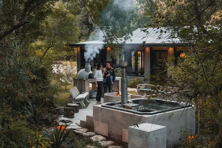 Boshuis hot tub in forest setting