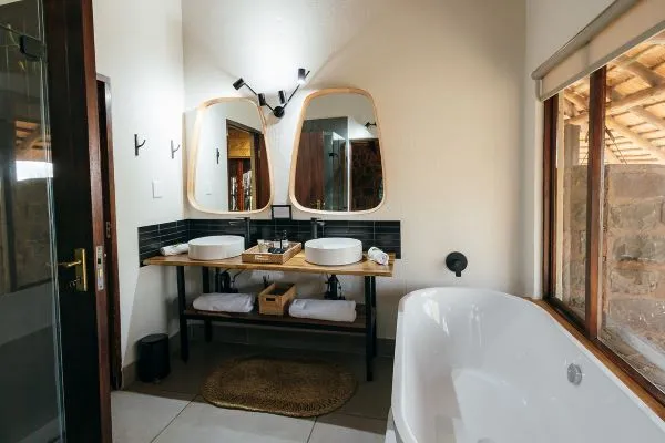 Bathroom at Elephant Rock Private Safari Lodge