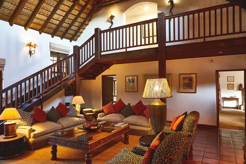 Jembisa Bush Home lounge area