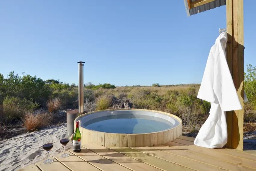 !Khwa ttu Fynbos Cabins hot tub