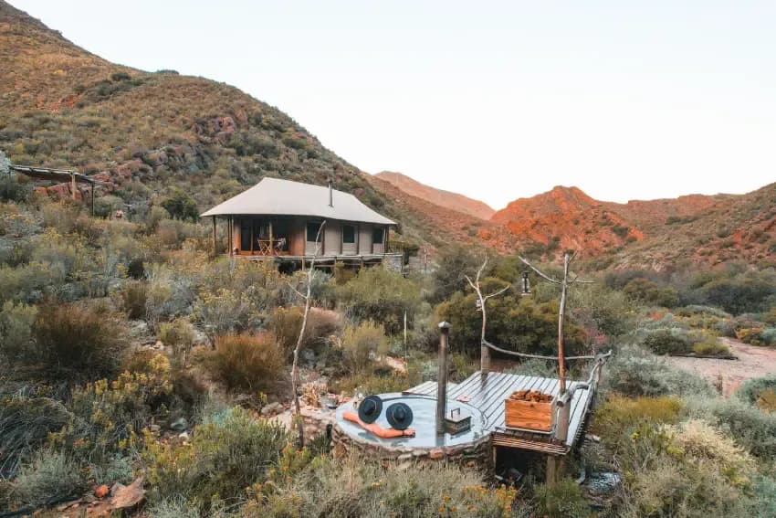 Fairy-lit hot tub at Leopard's Kloof at Wolwehoek