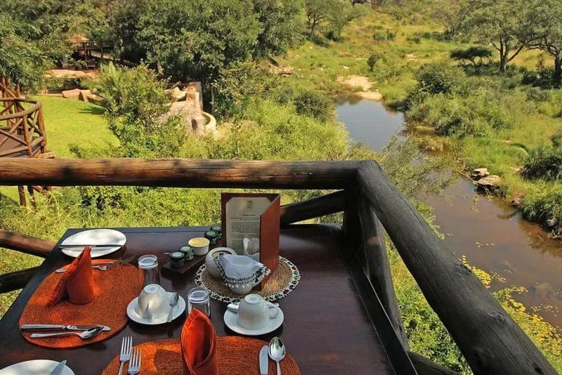 Lukimbi Safari Lodge breakfast