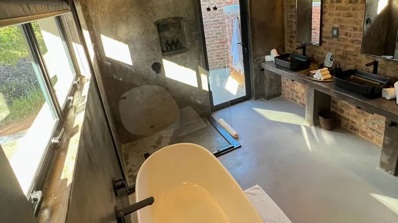 Nako Safari Lodge luxury bathroom