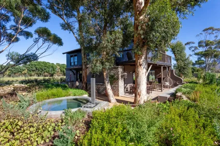 Hot tub at Rivergate Guest Farm