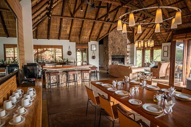 Tshwene Lodge dining experience
